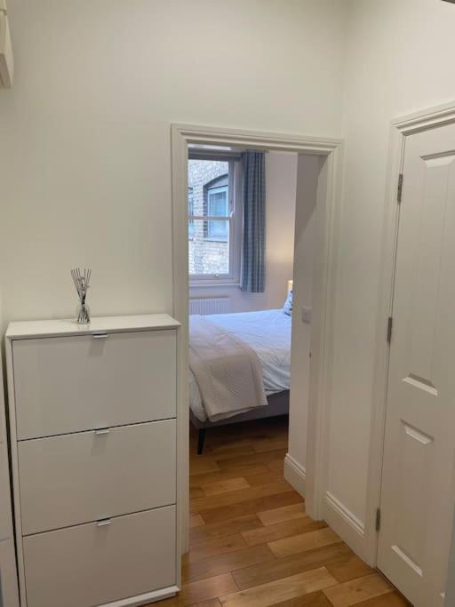 Beautiful 1 Bed Flat 2 Minute Walk To Camden Station *