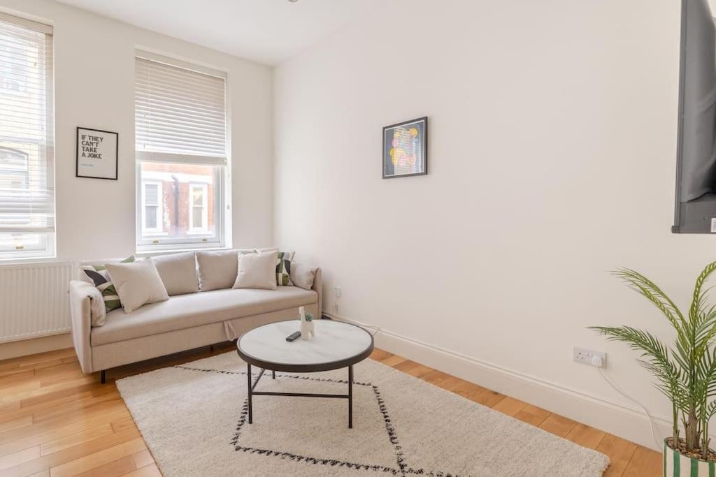 Beautiful 1 Bed Flat 2 Minute Walk To Camden Station Apartment *
